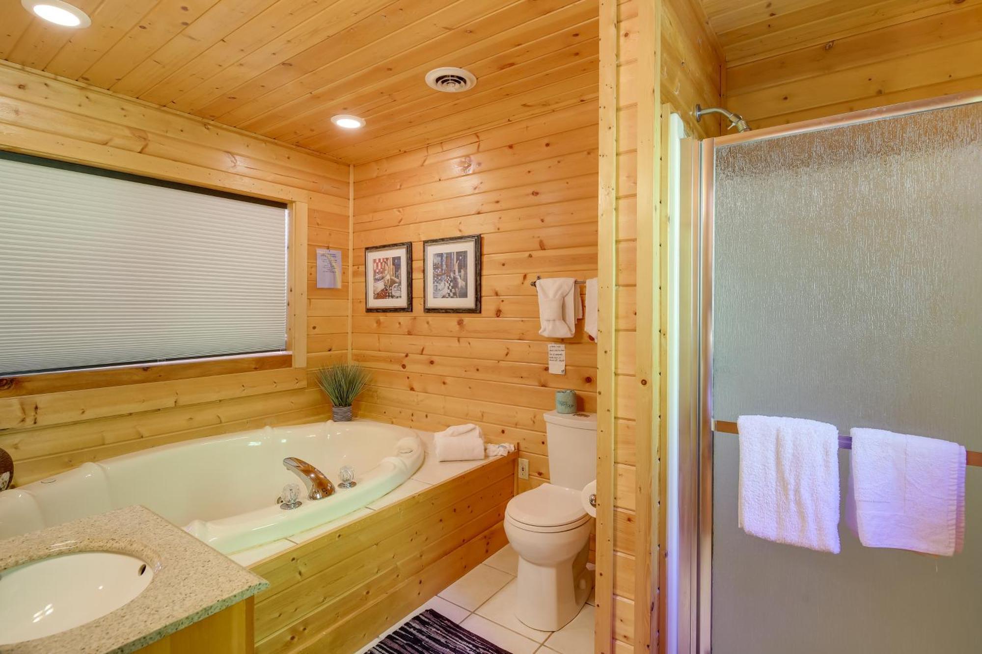 Secluded And Wooded Wears Valley Cabin With Fire Pit! เซอเวียร์วีล ภายนอก รูปภาพ